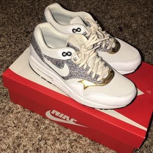 Nike Air Max SE 1 White/Black/Gold